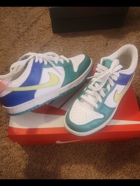 Nike Kids Low-Top Sneakers in Teal, Blue & Light Yellow